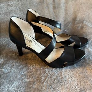 Black High Heels with Thin Heel and Pointed Toe